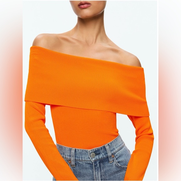 Alice + Olivia Dolan Off-The-Shoulder Crop Top